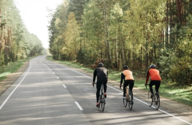 Desvendando os Benefícios de Andar de Bicicleta: Uma Jornada Rumo à Saúde e Sustentabilidade